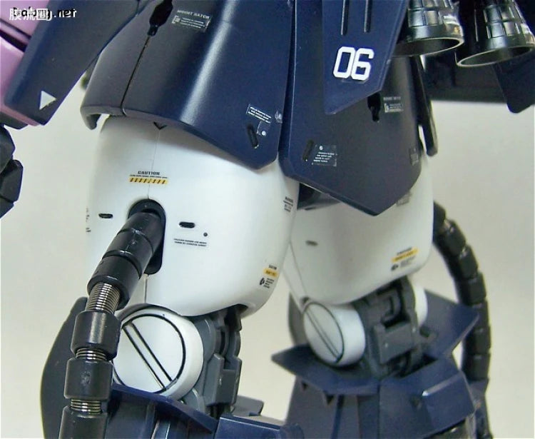 Bandai MG 1/100 MS-06R-1A Zaku II (Black Tri-Stars) (Ver.2.0)