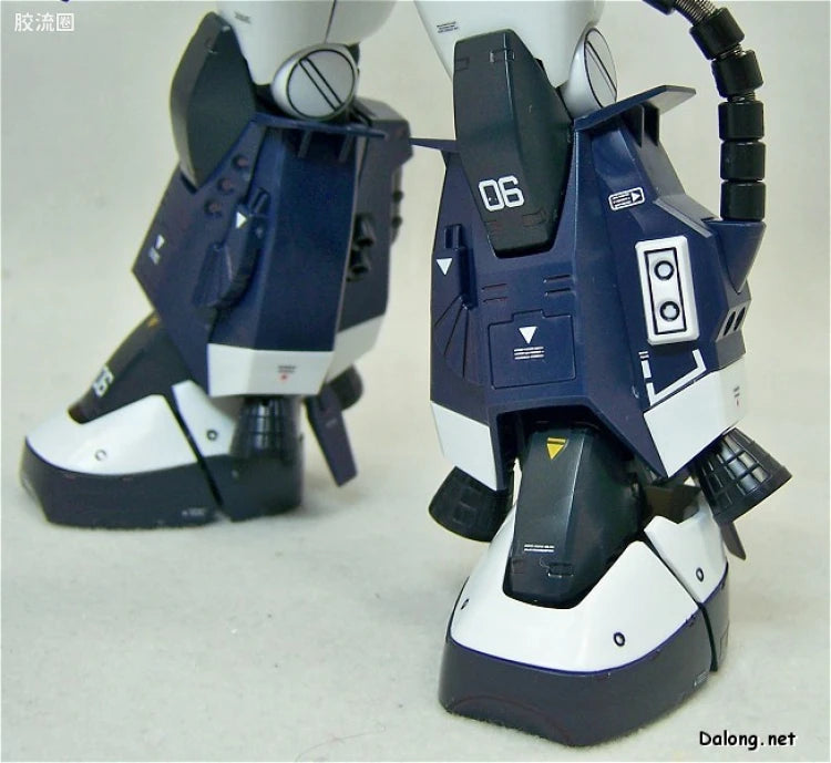 Bandai MG 1/100 MS-06R-1A Zaku II (Black Tri-Stars) (Ver.2.0)