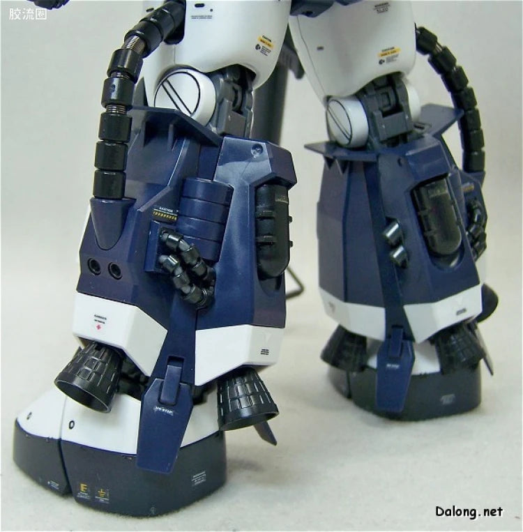 Bandai MG 1/100 MS-06R-1A Zaku II (Black Tri-Stars) (Ver.2.0)