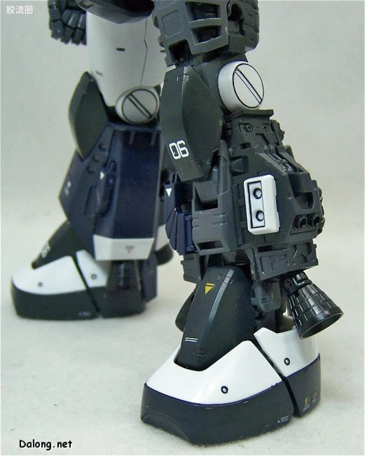 Bandai MG 1/100 MS-06R-1A Zaku II (Black Tri-Stars) (Ver.2.0)