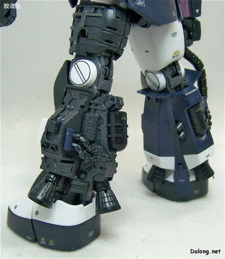 Bandai MG 1/100 MS-06R-1A Zaku II (Black Tri-Stars) (Ver.2.0)