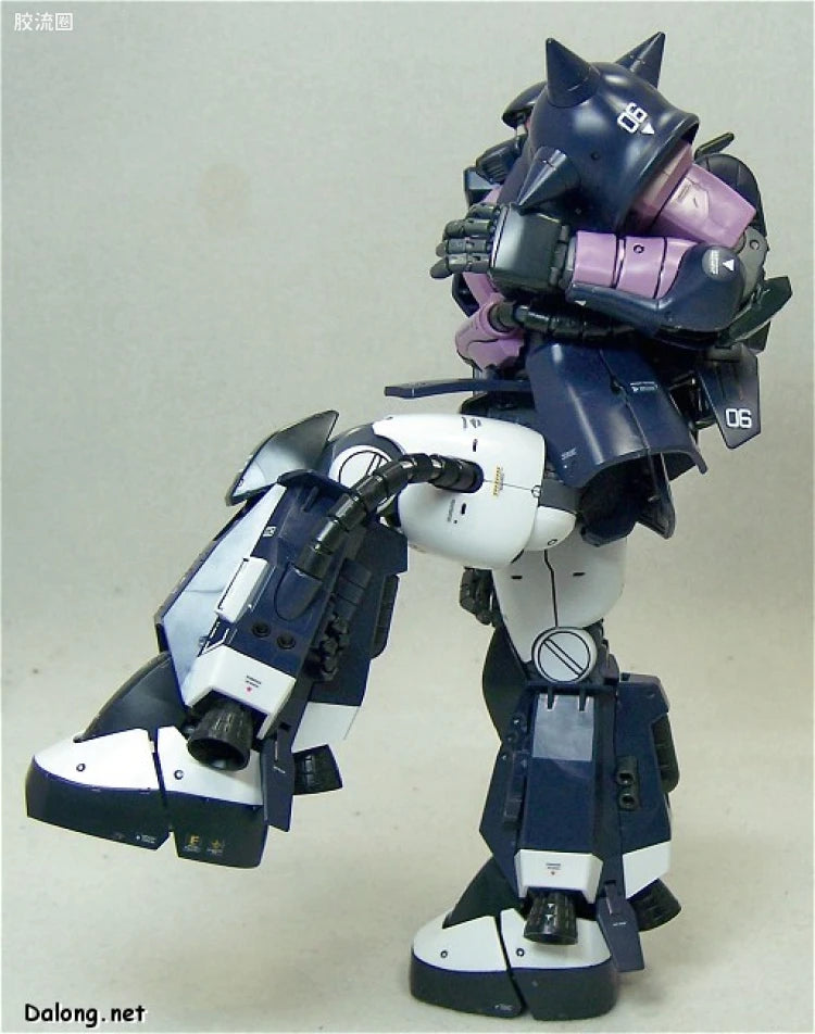 Bandai MG 1/100 MS-06R-1A Zaku II (Black Tri-Stars) (Ver.2.0)