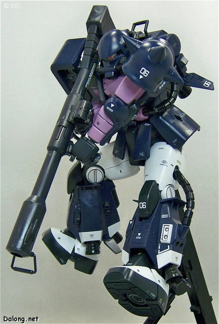 Bandai MG 1/100 MS-06R-1A Zaku II (Black Tri-Stars) (Ver.2.0)