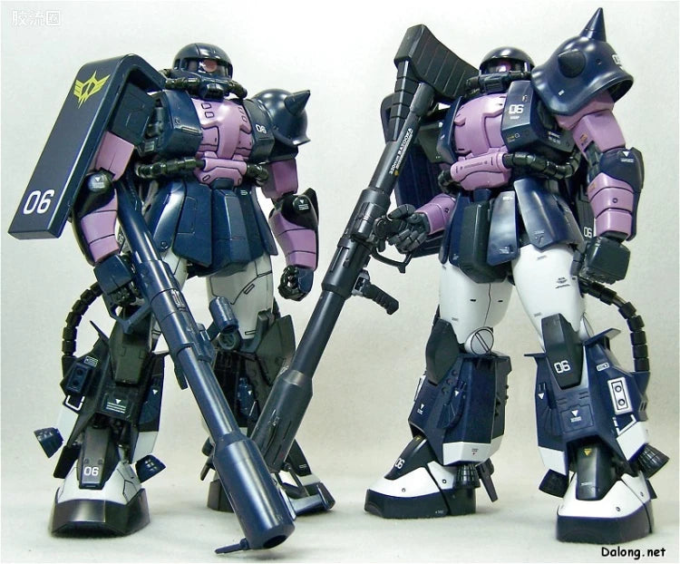 Bandai MG 1/100 MS-06R-1A Zaku II (Black Tri-Stars) (Ver.2.0)