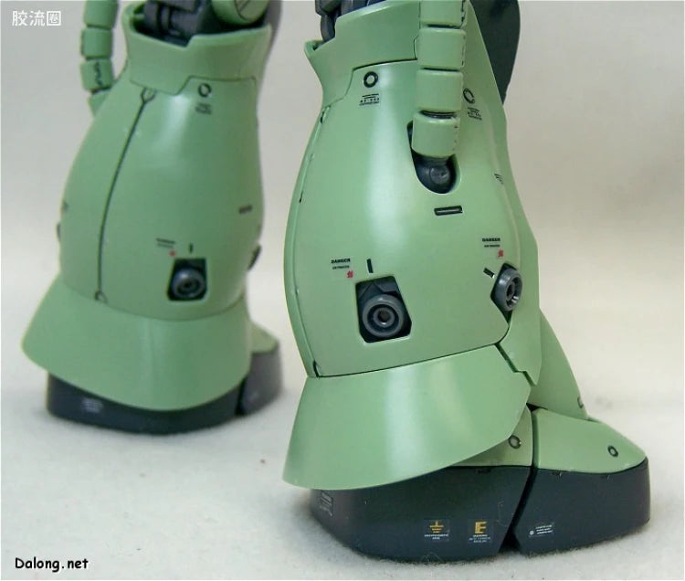Bandai MG 1/100 MS-06F Zaku II (Ver.2.0)