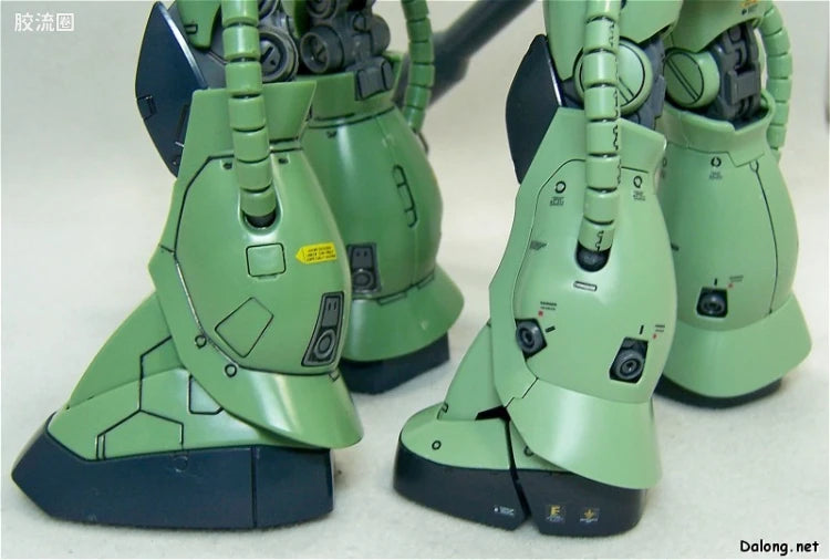 Bandai MG 1/100 MS-06F Zaku II (Ver.2.0)