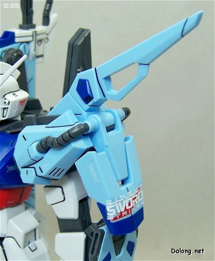 Bandai MG 1/100 GAT-X105 Launcher/Sword Strike Gundam