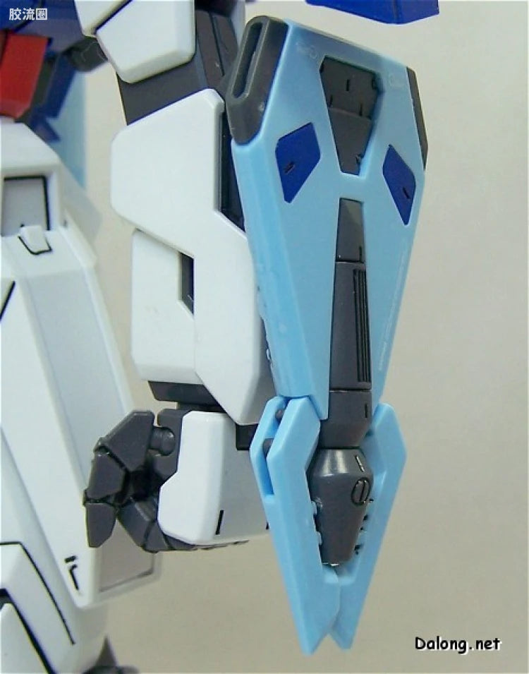 Bandai MG 1/100 GAT-X105 Launcher/Sword Strike Gundam
