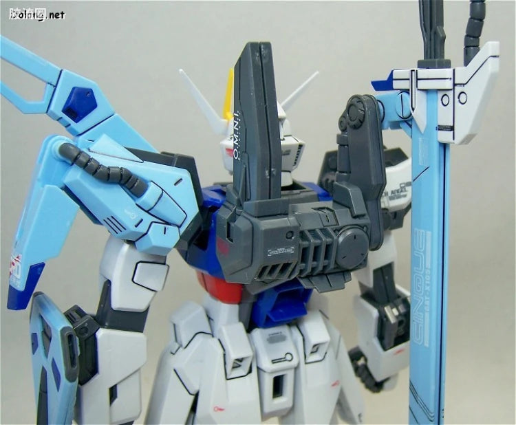 Bandai MG 1/100 GAT-X105 Launcher/Sword Strike Gundam