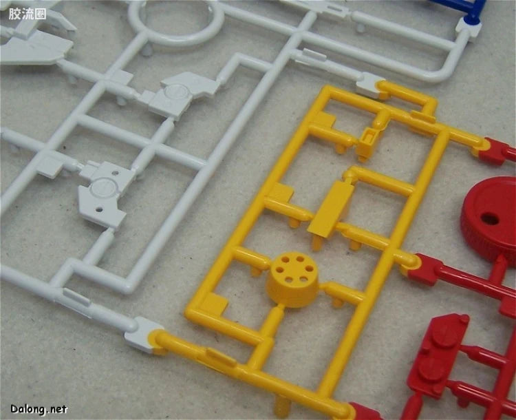 Bandai MG 1/100 GAT-X105 Launcher/Sword Strike Gundam