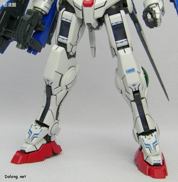 Bandai MG 1/100 GN-001 Gundam Exia