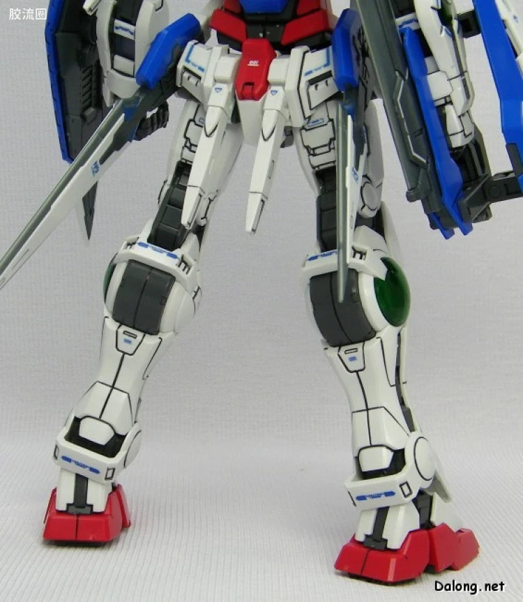 Bandai MG 1/100 GN-001 Gundam Exia