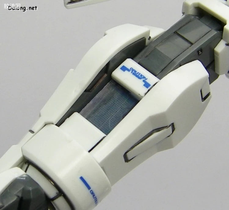 Bandai MG 1/100 GN-001 Gundam Exia