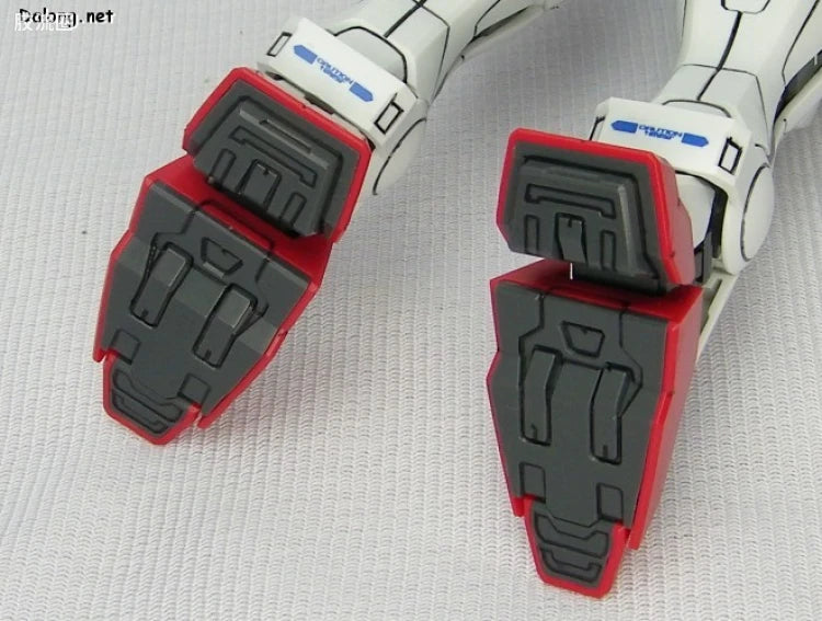 Bandai MG 1/100 GN-001 Gundam Exia