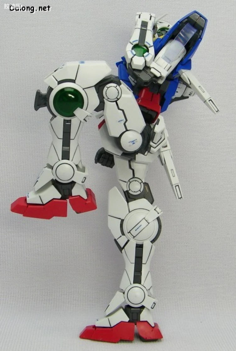 Bandai MG 1/100 GN-001 Gundam Exia