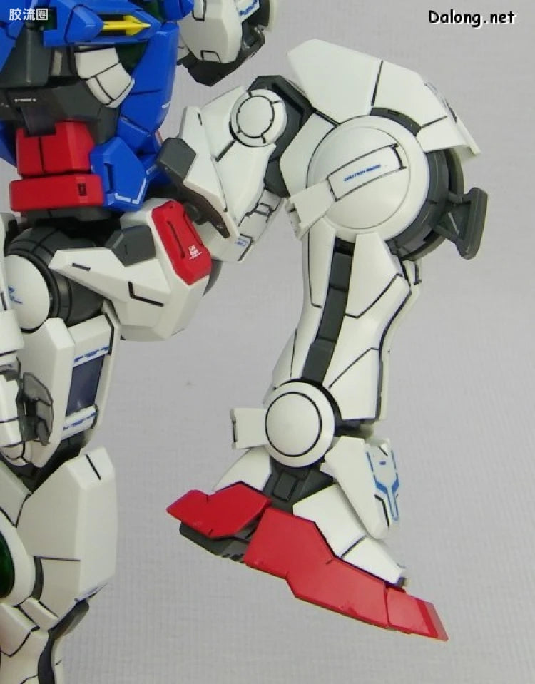 Bandai MG 1/100 GN-001 Gundam Exia