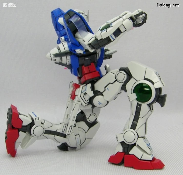 Bandai MG 1/100 GN-001 Gundam Exia