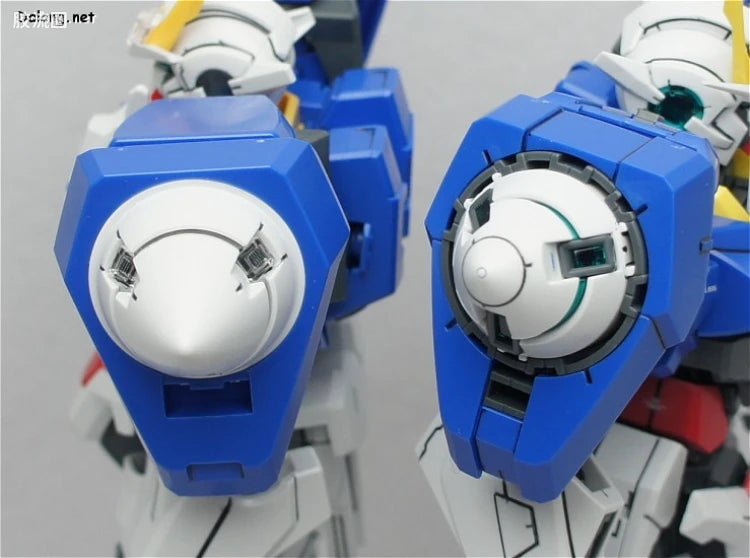Bandai MG 1/100 GN-0000+GNR-010 00 Raiser