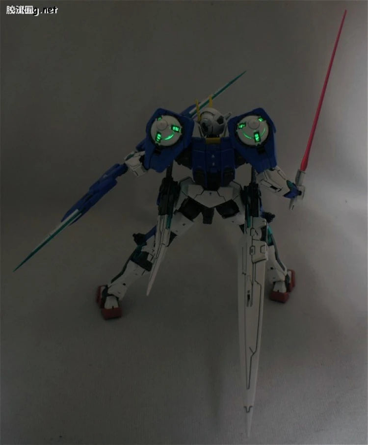 Bandai MG 1/100 GN-0000GNHW/7SG 00 Gundam Seven Sword/G