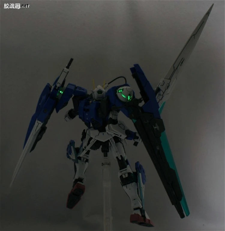 Bandai MG 1/100 GN-0000GNHW/7SG 00 Gundam Seven Sword/G