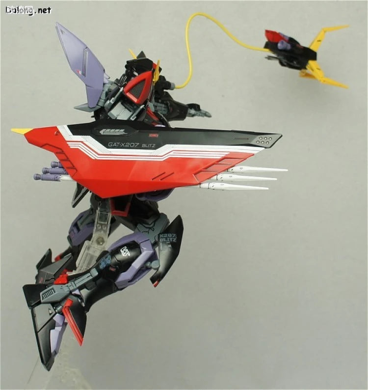 Bandai MG 1/100 GAT-X207 Blitz Gundam