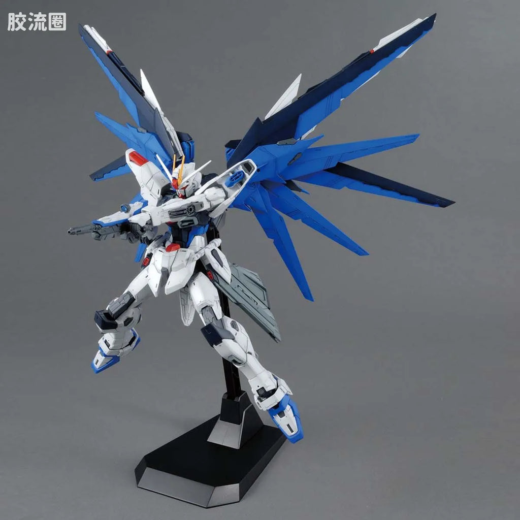 Bandai MG 1/100 ZGMF-X10A Freedom Gundam Ver.2.0