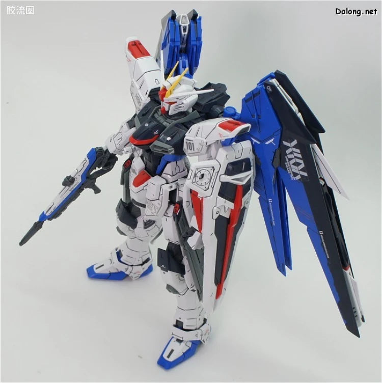 Bandai MG 1/100 ZGMF-X10A Freedom Gundam Ver.2.0