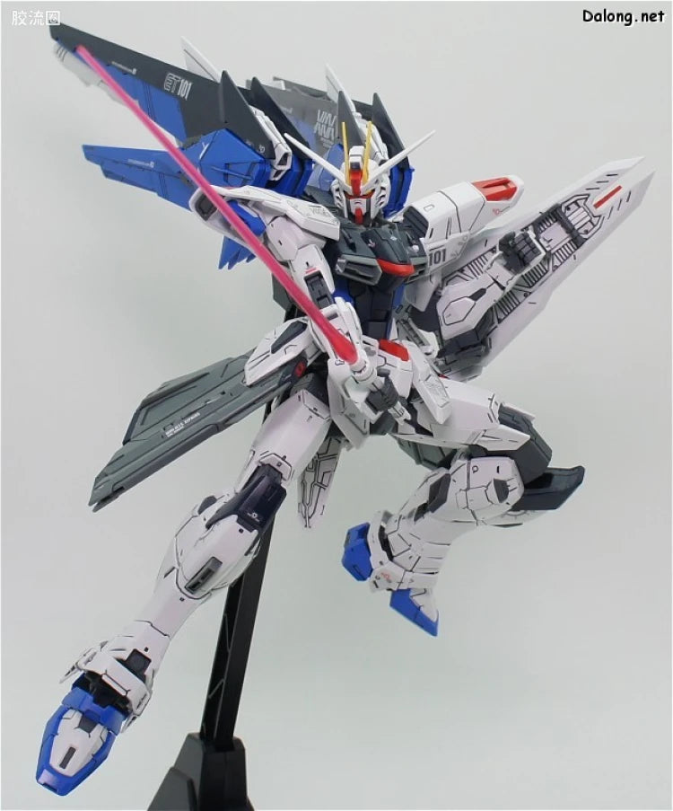 Bandai MG 1/100 ZGMF-X10A Freedom Gundam Ver.2.0