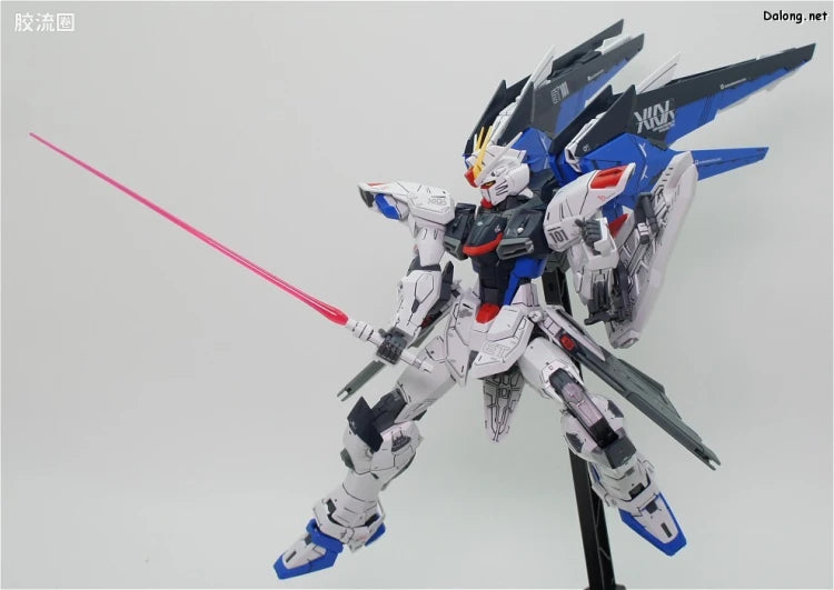 Bandai MG 1/100 ZGMF-X10A Freedom Gundam Ver.2.0