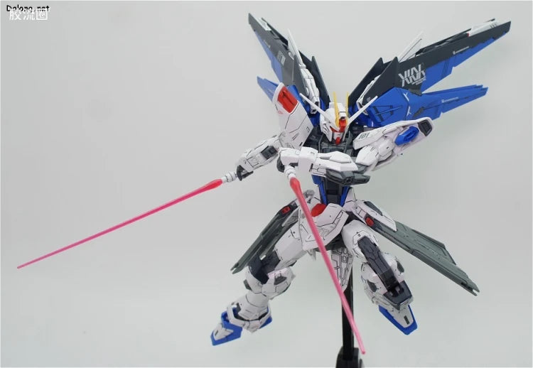 Bandai MG 1/100 ZGMF-X10A Freedom Gundam Ver.2.0