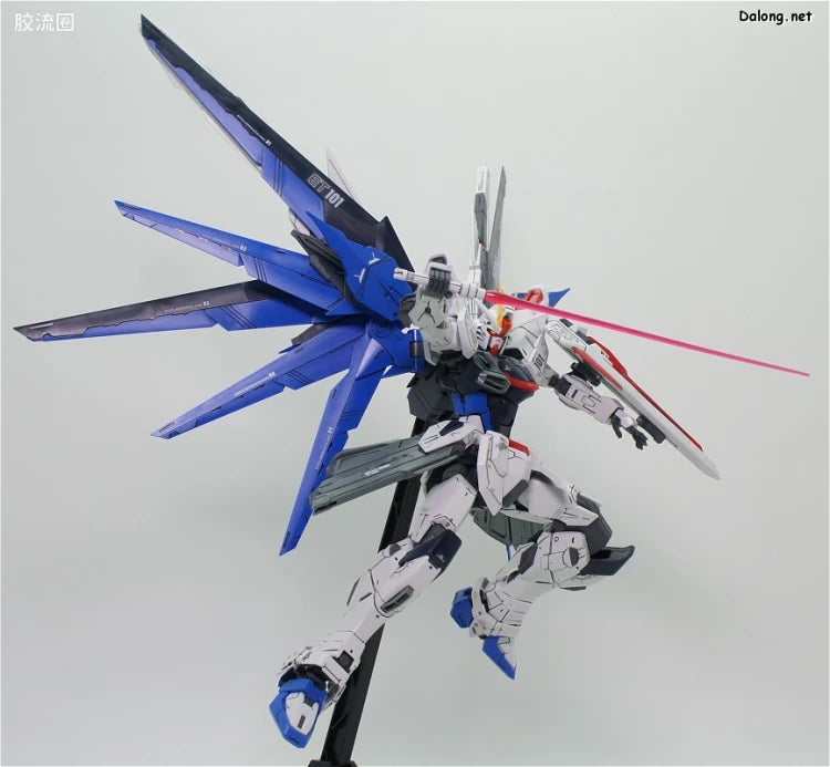 Bandai MG 1/100 ZGMF-X10A Freedom Gundam Ver.2.0