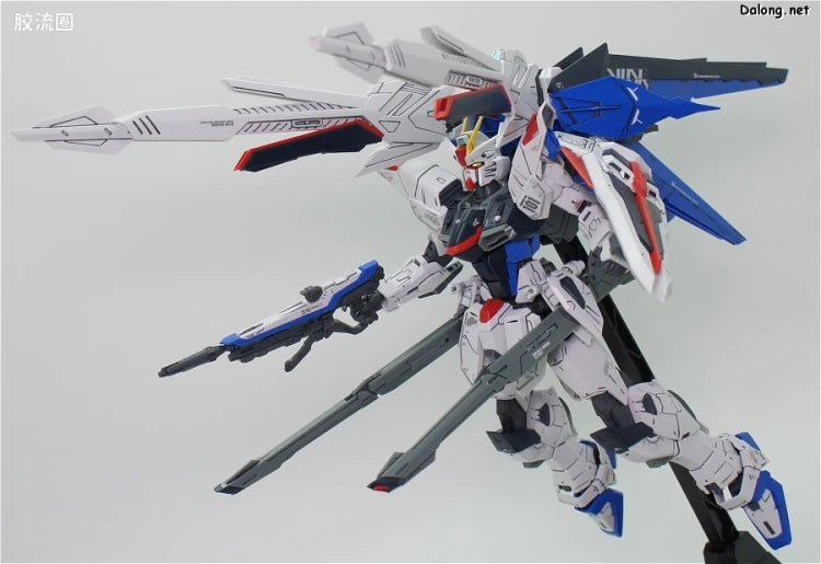 Bandai MG 1/100 ZGMF-X10A Freedom Gundam Ver.2.0