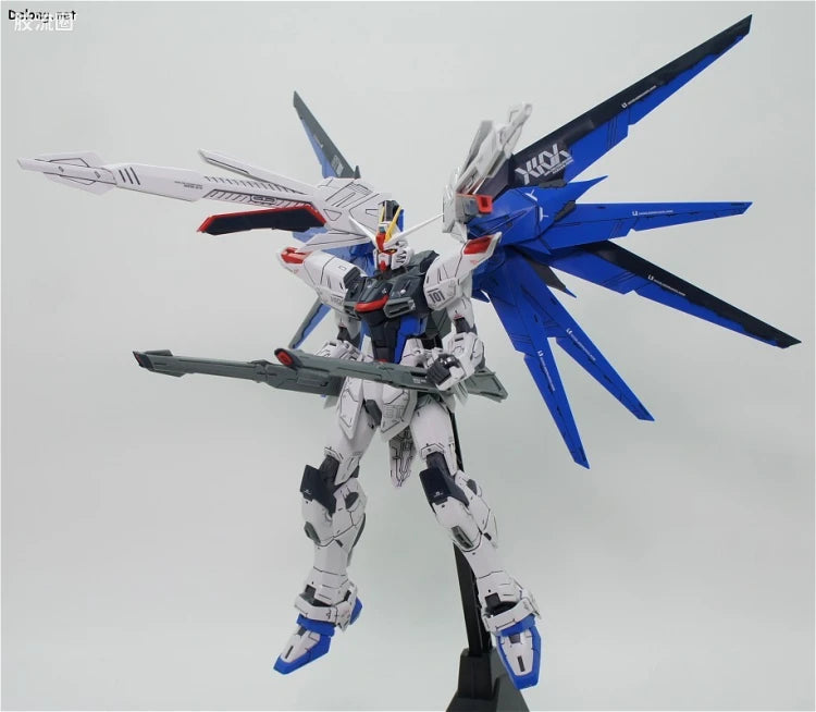 Bandai MG 1/100 ZGMF-X10A Freedom Gundam Ver.2.0