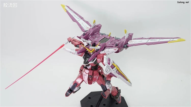 Bandai MG 1/100 ZGMF-X09A Justice Gundam