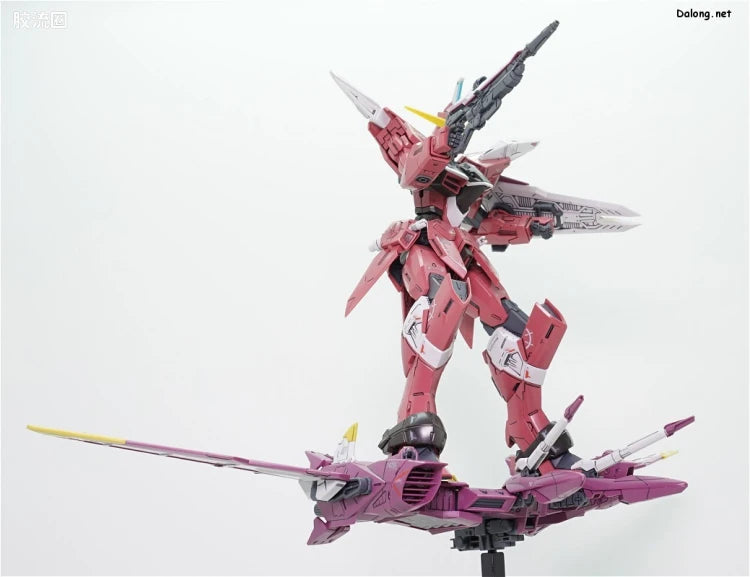 Bandai MG 1/100 ZGMF-X09A Justice Gundam