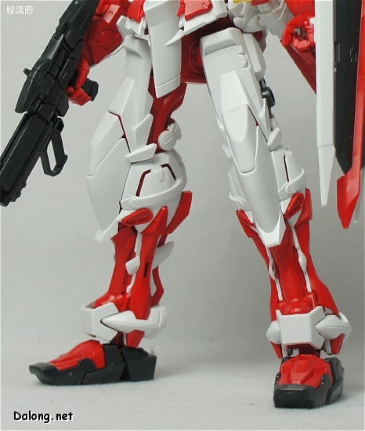 P-Bandai MG 1/100 Gundam Astray Red Frame