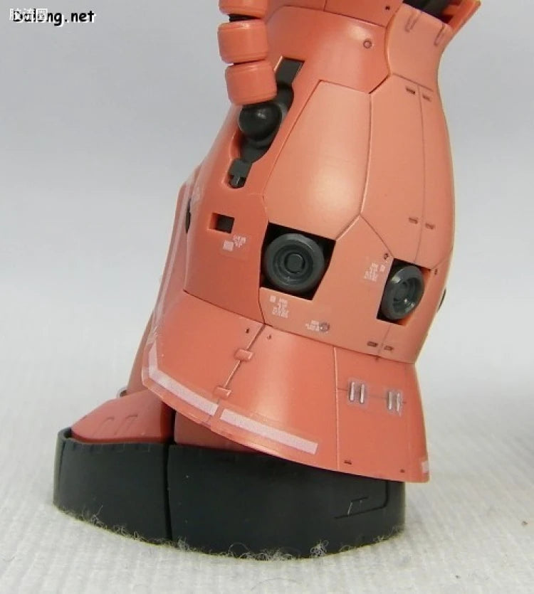 Bandai RG 1/144 MS-06S Zaku II Char's Custom