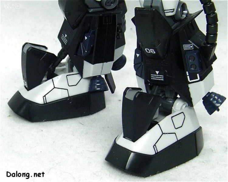 Bandai MG 1/100 MS-06R-1A Zaku II (Black Tri-Stars)