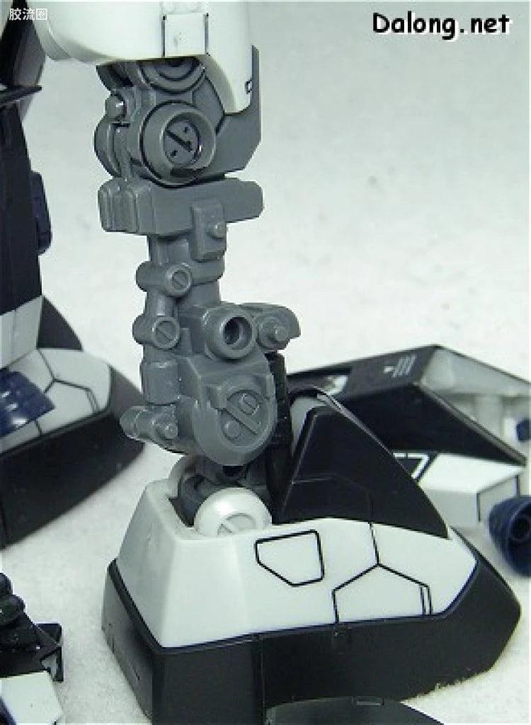 Bandai MG 1/100 MS-06R-1A Zaku II (Black Tri-Stars)