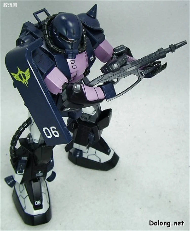 Bandai MG 1/100 MS-06R-1A Zaku II (Black Tri-Stars)