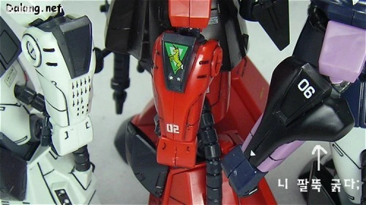 Bandai MG 1/100 MS-06R-1A Zaku II (Black Tri-Stars)