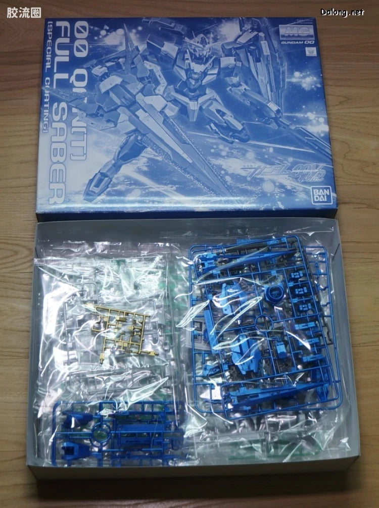 P-Bandai MG 1/100 00 Qan[T] Full Saber [Special Coating]