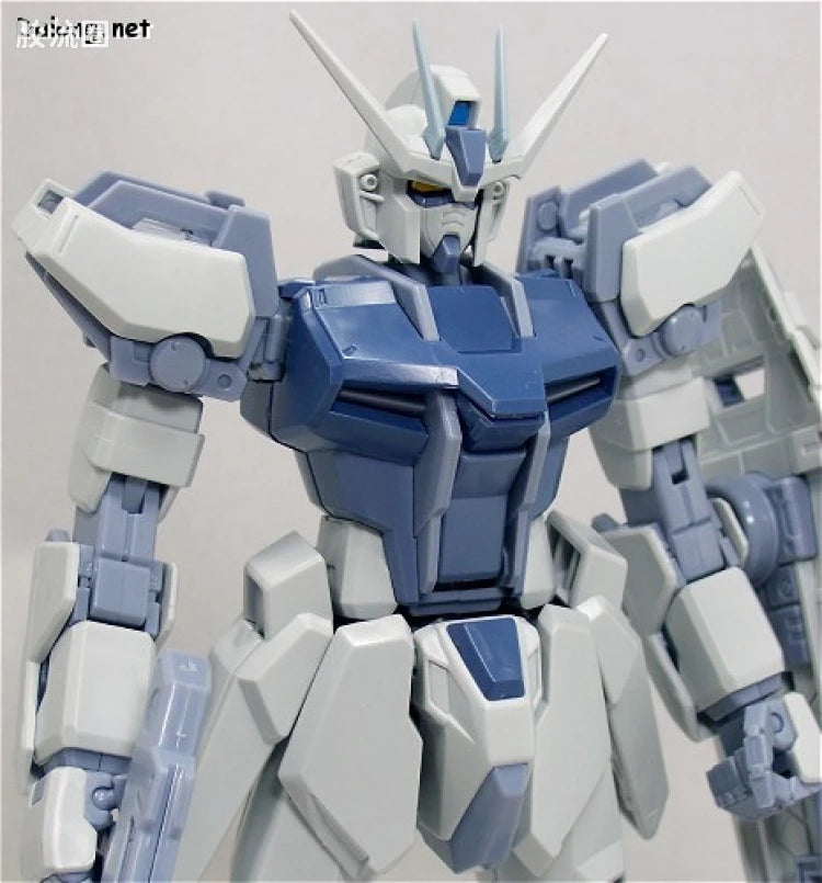 Bandai MG 1/100 Aile Strike Gundam (Deactive Mode)