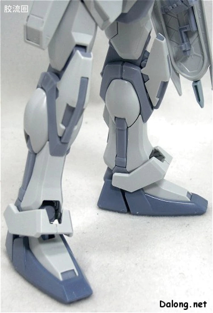 Bandai MG 1/100 Aile Strike Gundam (Deactive Mode)
