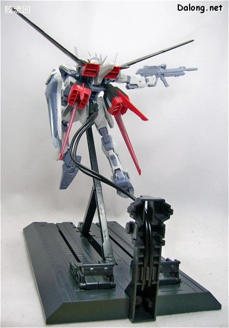 Bandai MG 1/100 Aile Strike Gundam (Deactive Mode)