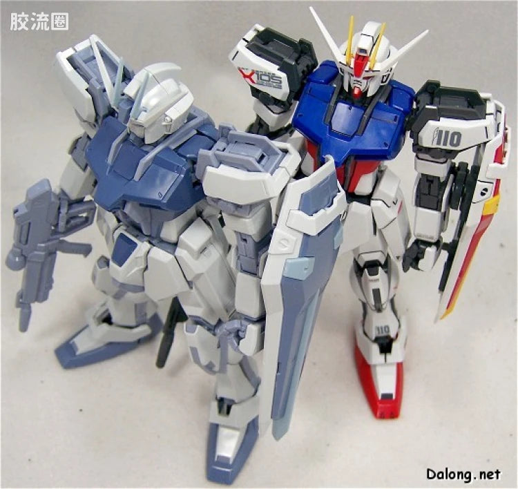 Bandai MG 1/100 Aile Strike Gundam (Deactive Mode)