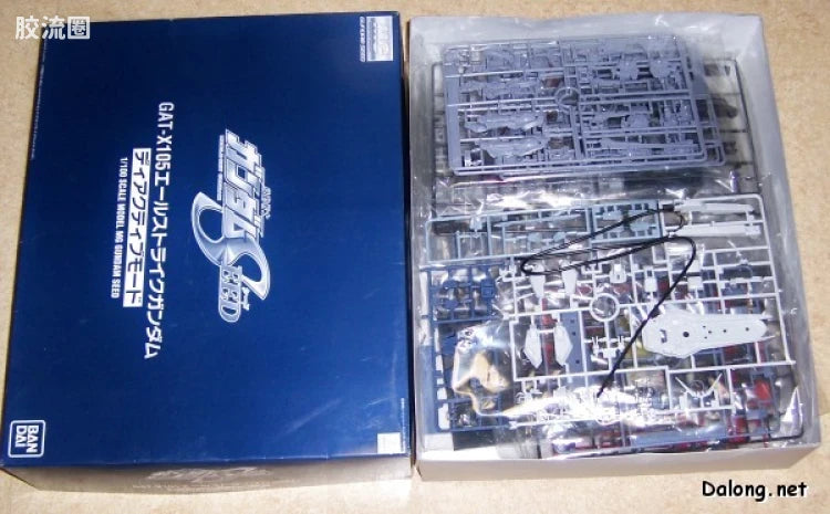 Bandai MG 1/100 Aile Strike Gundam (Deactive Mode)