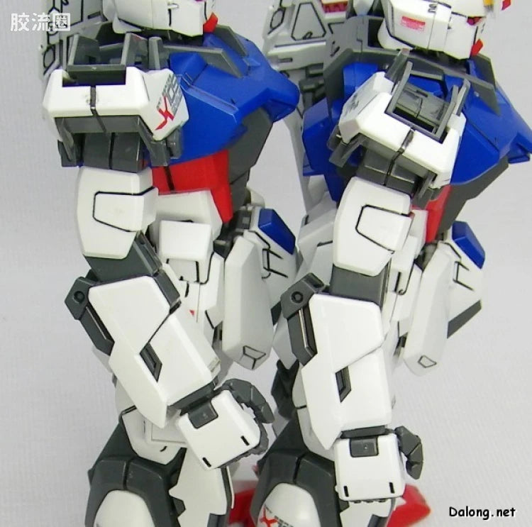 Bandai MG 1/100 Aile Strike Gundam + Bazooka