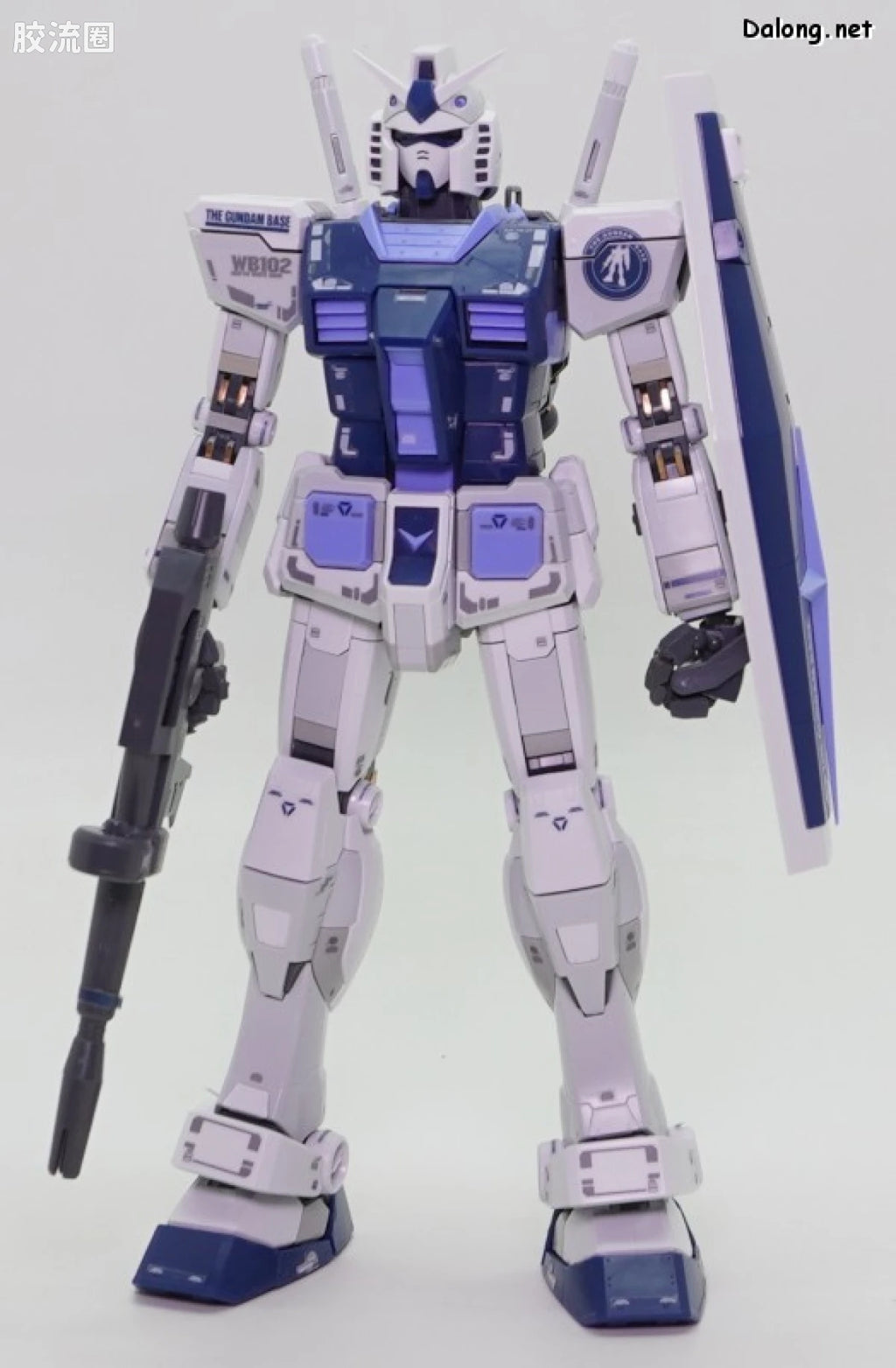 Bandai MG 1/100 RX-78-2 Gundam Ver.3.0 [Gundam Base Color]