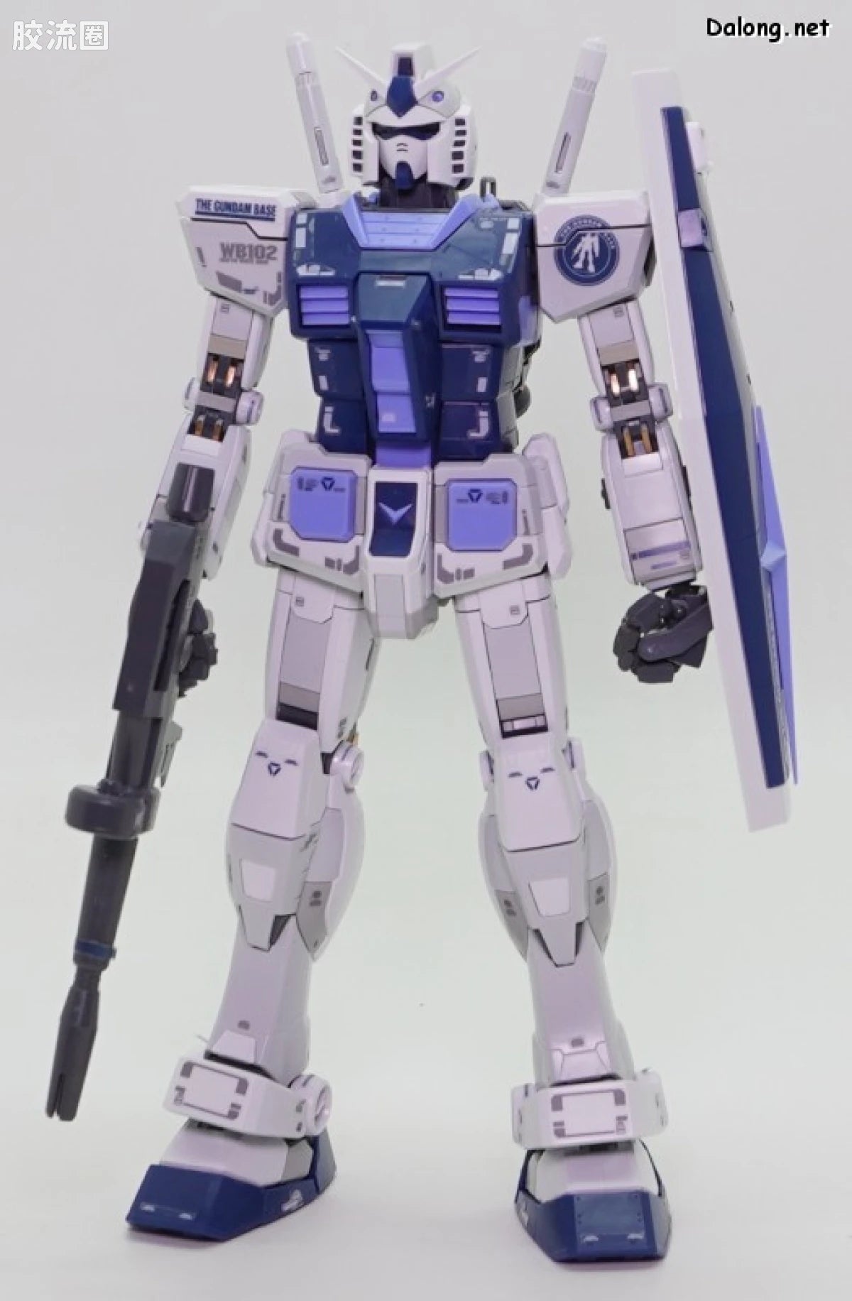Bandai MG 1/100 RX-78-2 Gundam Ver.3.0 [Gundam Base Color]